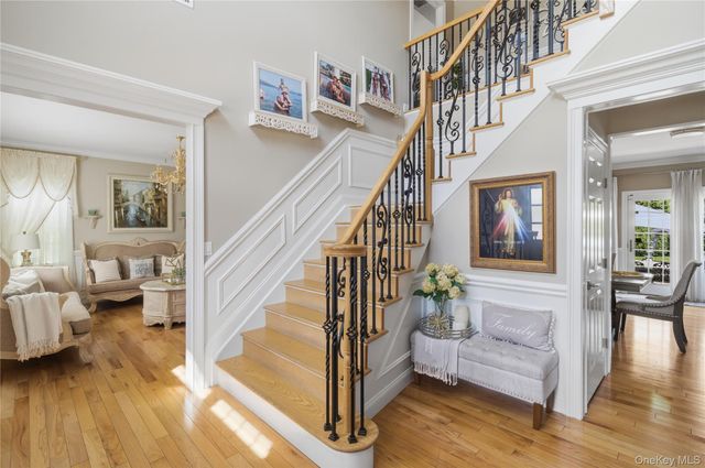 27 Davison Place, Rockville Centre, NY 11570