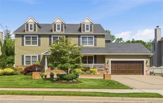 27 Davison Place, Rockville Centre, NY 11570