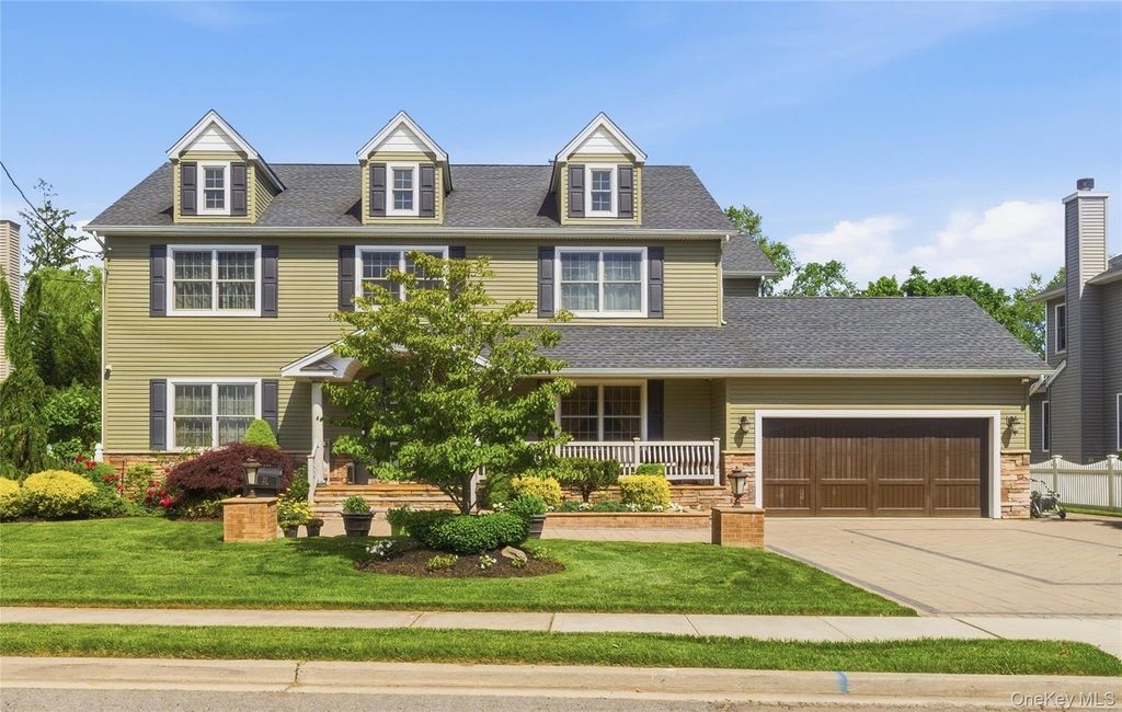 27 Davison Place, Rockville Centre, NY 11570
