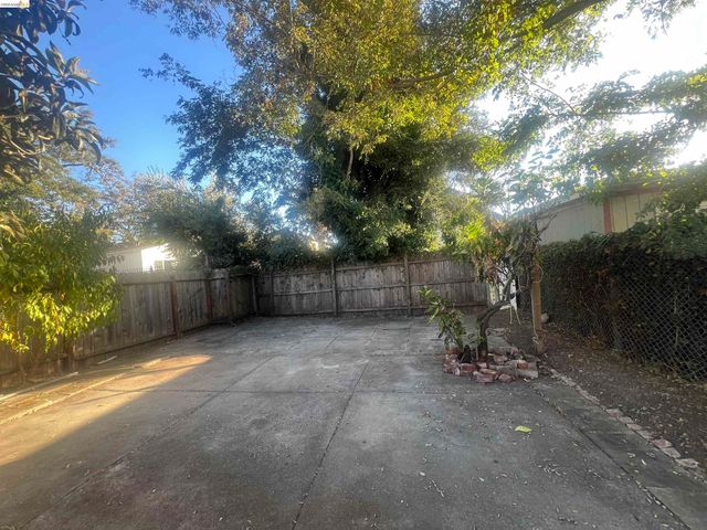 2209 E 22nd Street, Oakland, CA 94606