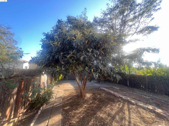 2209 E 22nd Street, Oakland, CA 94606
