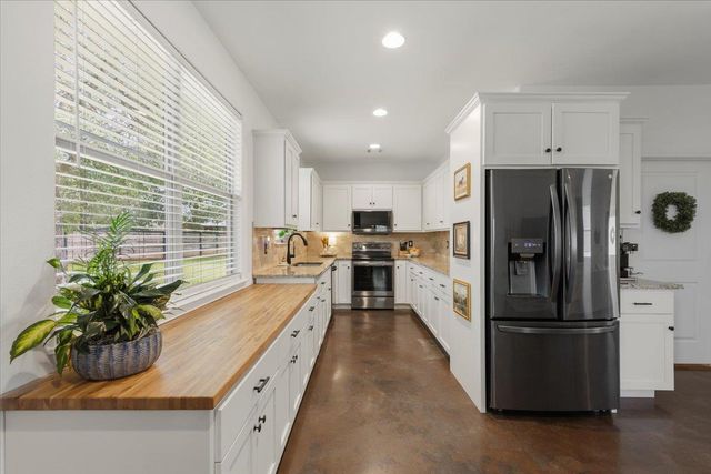 152 Keawakapu DR, Bastrop, TX 78602