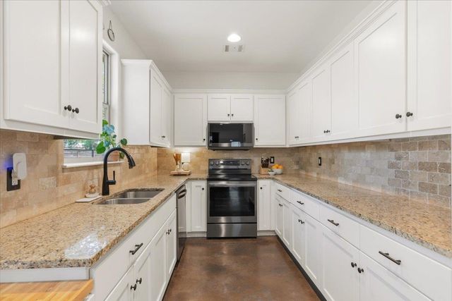 152 Keawakapu DR, Bastrop, TX 78602