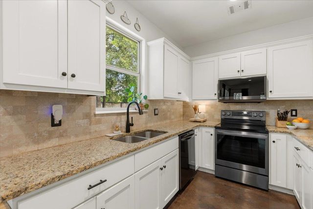 152 Keawakapu DR, Bastrop, TX 78602