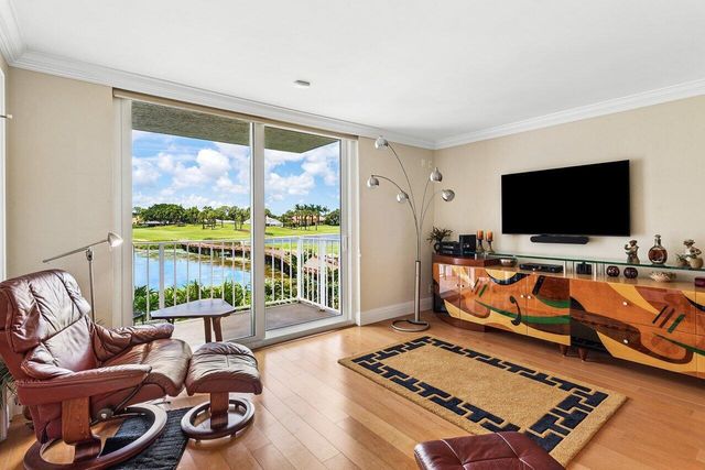 7369 Orangewood Lane 103, Boca Raton, FL 33433