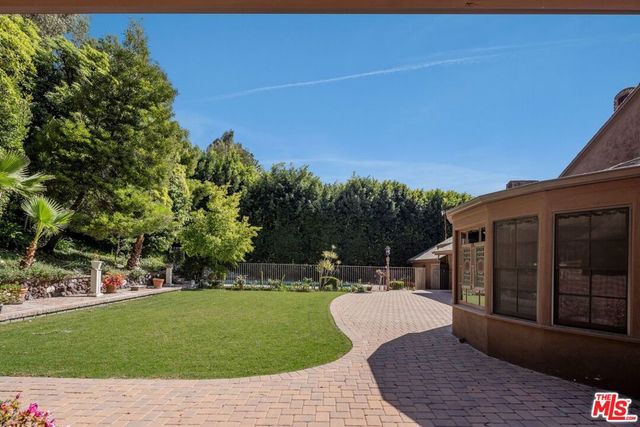 1110 Sutton Way, Beverly Hills, CA 90210