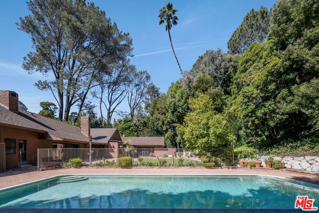 1110 Sutton Way, Beverly Hills, CA 90210