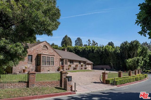 1110 Sutton Way, Beverly Hills, CA 90210