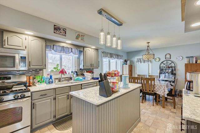 244 W Prescott Avenue W, Edison, NJ 08820