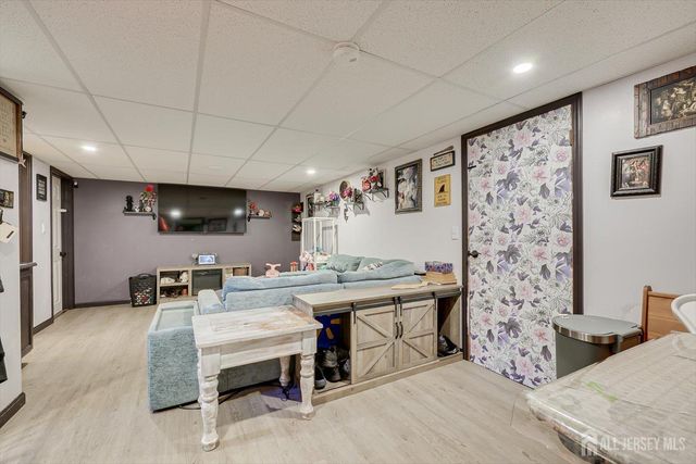 244 W Prescott Avenue W, Edison, NJ 08820