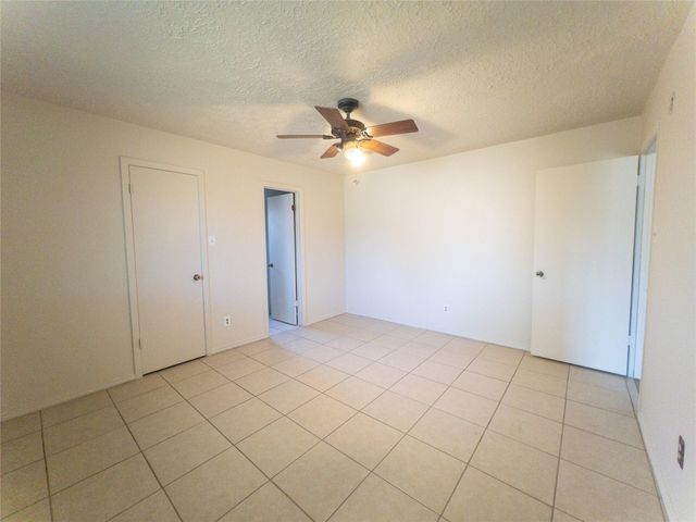 2907 Helmsley Drive, Pearland, TX 77584