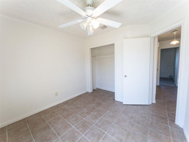 2907 Helmsley Drive, Pearland, TX 77584