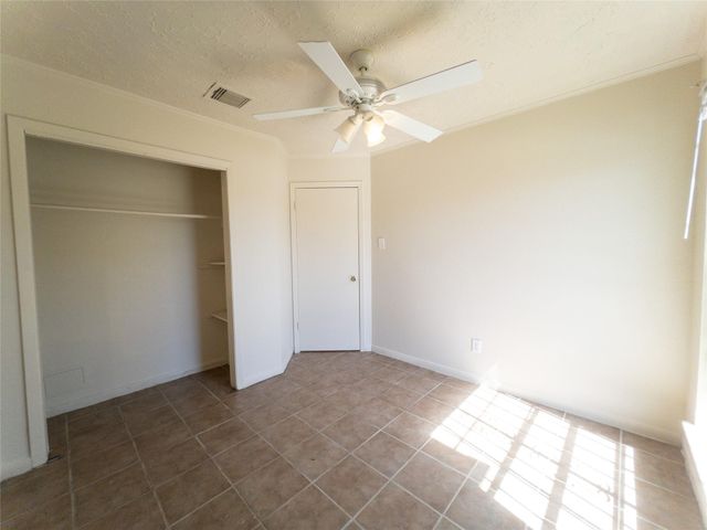 2907 Helmsley Drive, Pearland, TX 77584