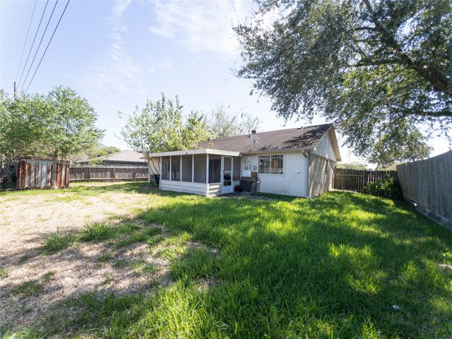 2907 Helmsley Drive, Pearland, TX 77584