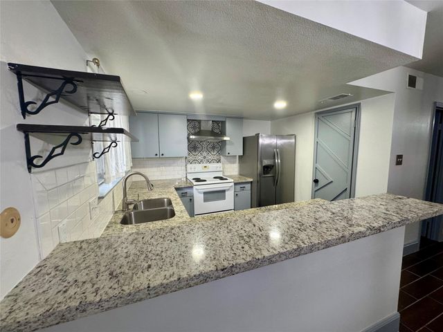 10010 Knoboak Drive 32, Houston, TX 77080