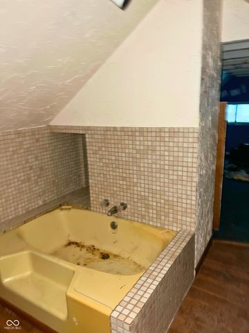 1121 N Kealing Avenue, Indianapolis, IN 46201