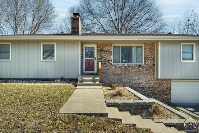 5130 NW Kendall DR, Topeka, KS 66618