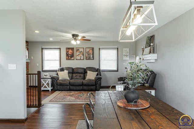 5130 NW Kendall DR, Topeka, KS 66618