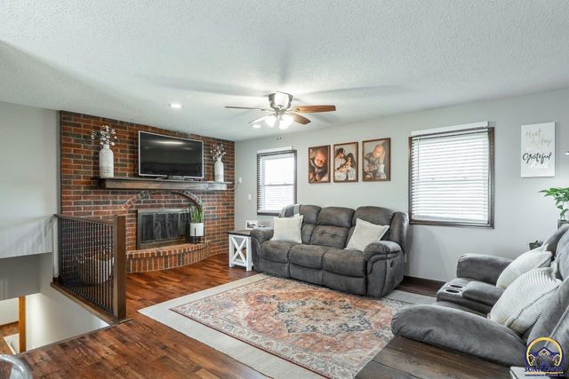 5130 NW Kendall DR, Topeka, KS 66618