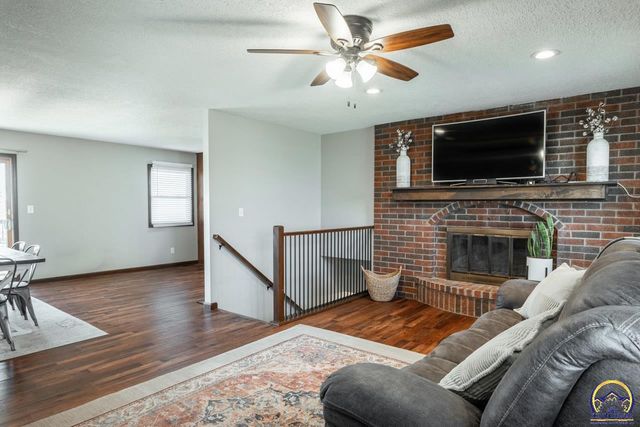 5130 NW Kendall DR, Topeka, KS 66618