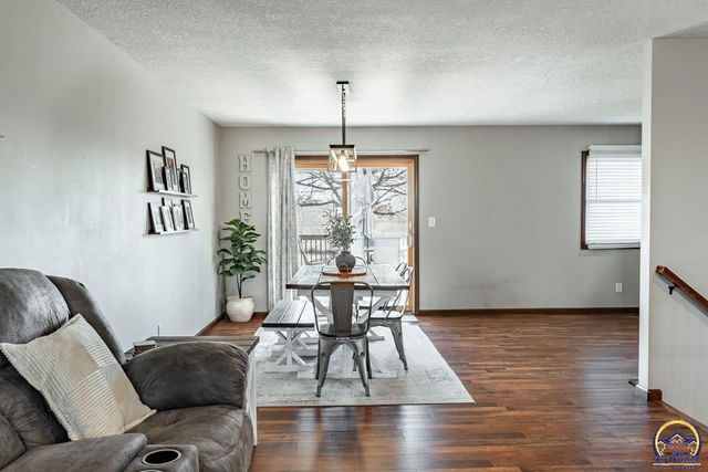 5130 NW Kendall DR, Topeka, KS 66618