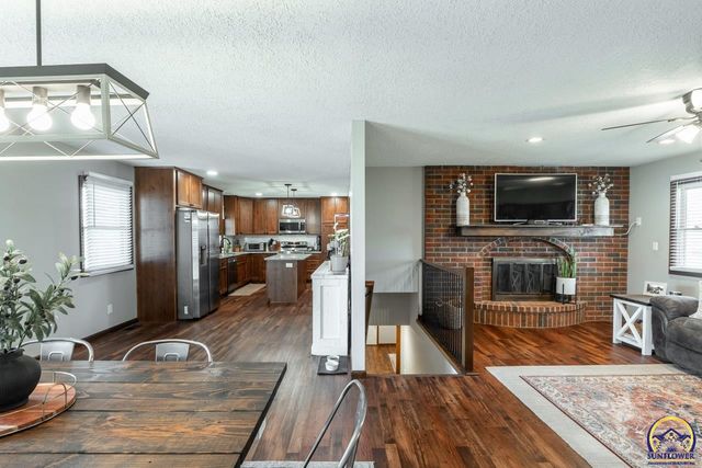 5130 NW Kendall DR, Topeka, KS 66618