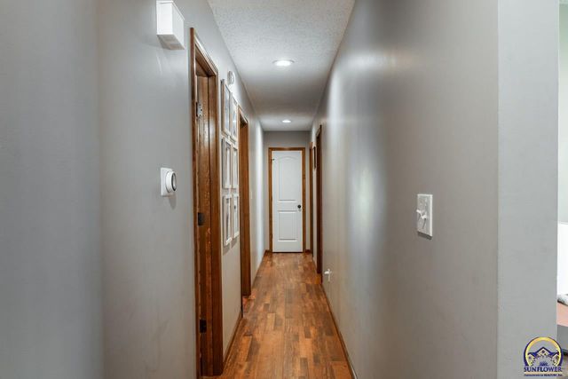 5130 NW Kendall DR, Topeka, KS 66618