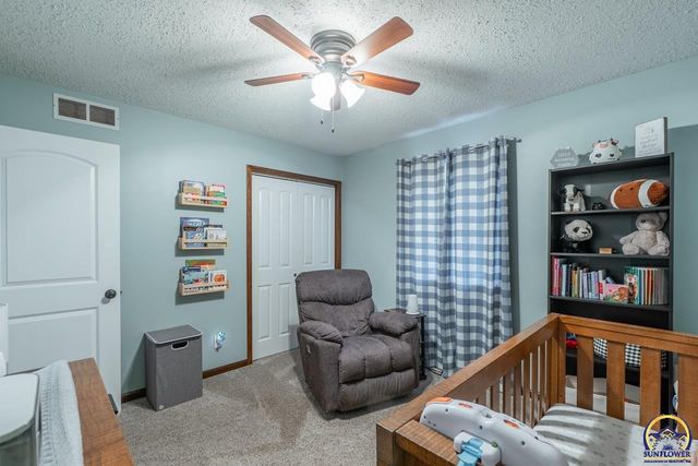 5130 NW Kendall DR, Topeka, KS 66618