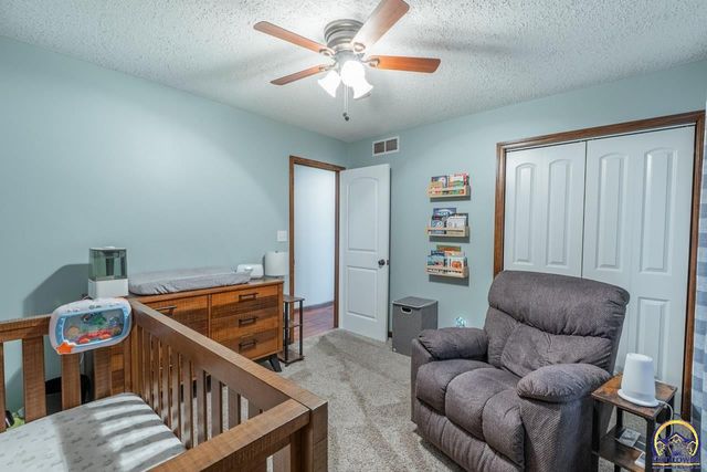 5130 NW Kendall DR, Topeka, KS 66618