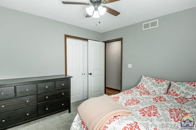 5130 NW Kendall DR, Topeka, KS 66618