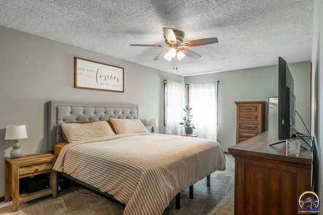 5130 NW Kendall DR, Topeka, KS 66618