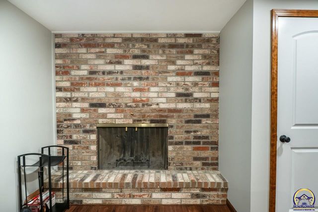 5130 NW Kendall DR, Topeka, KS 66618