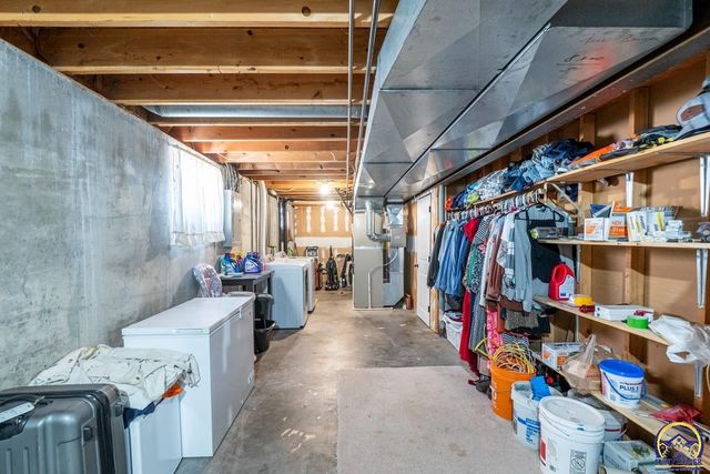 5130 NW Kendall DR, Topeka, KS 66618