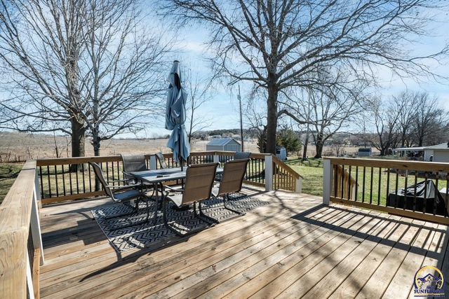 5130 NW Kendall DR, Topeka, KS 66618