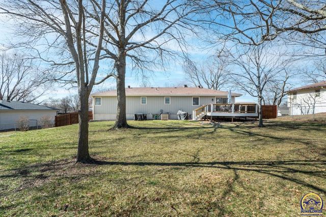 5130 NW Kendall DR, Topeka, KS 66618