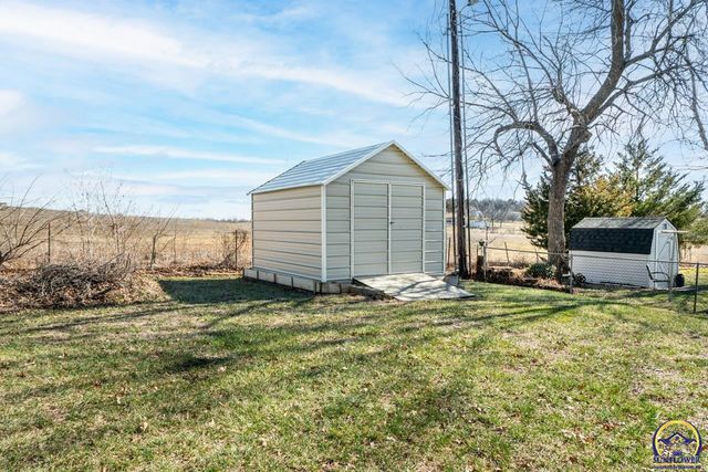 5130 NW Kendall DR, Topeka, KS 66618