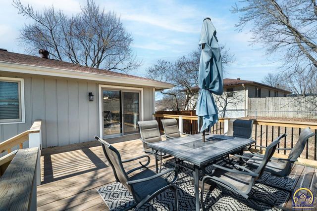 5130 NW Kendall DR, Topeka, KS 66618