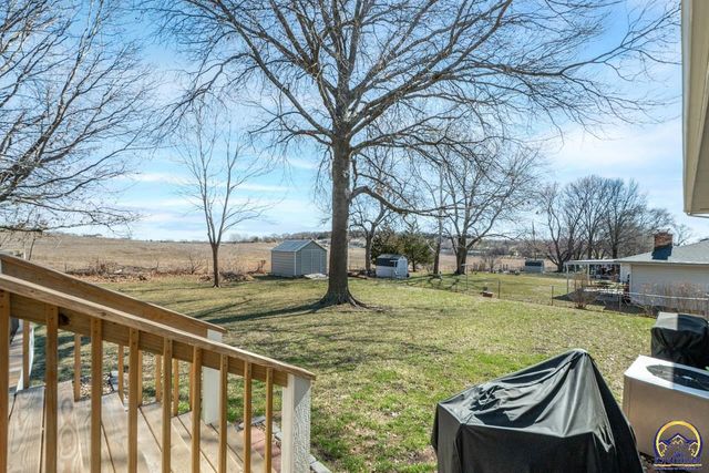 5130 NW Kendall DR, Topeka, KS 66618