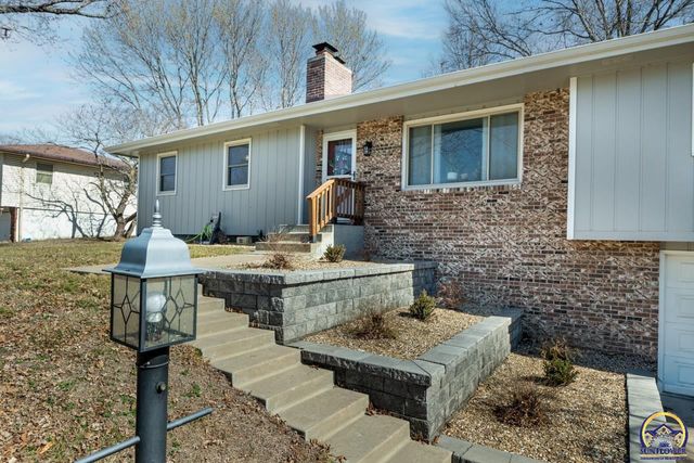 5130 NW Kendall DR, Topeka, KS 66618