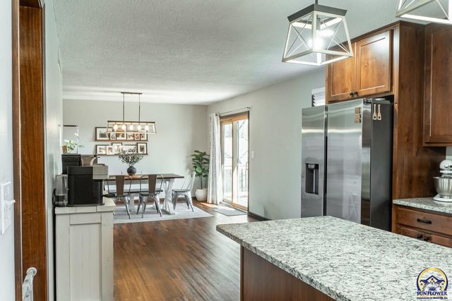 5130 NW Kendall DR, Topeka, KS 66618