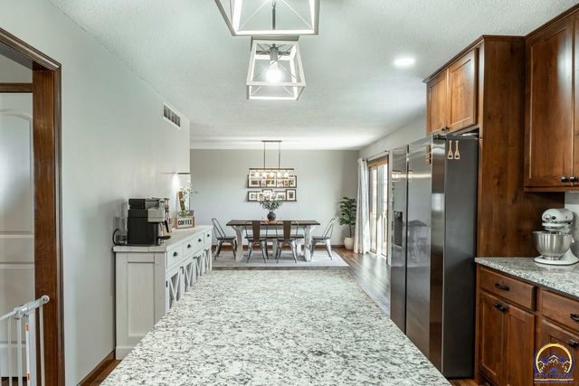 5130 NW Kendall DR, Topeka, KS 66618