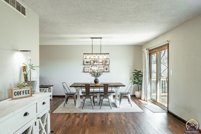 5130 NW Kendall DR, Topeka, KS 66618