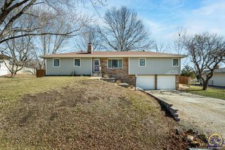 5130 NW Kendall DR, Topeka, KS 66618
