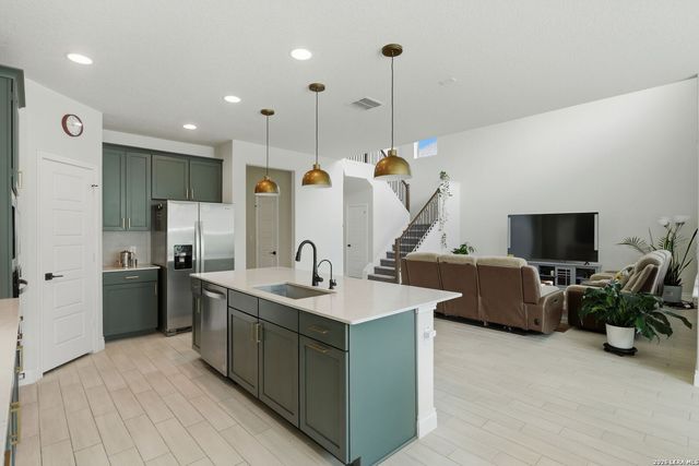 2115 Knippa, San Antonio, TX 78253