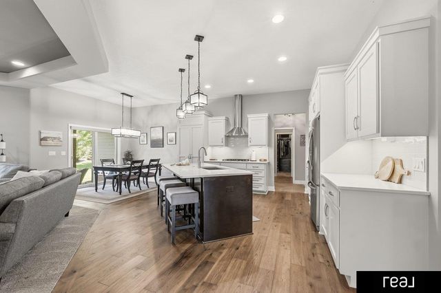 21803 I Street, Omaha, NE 68022