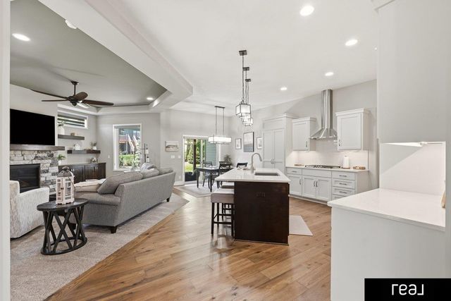 21803 I Street, Omaha, NE 68022