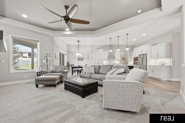 21803 I Street, Omaha, NE 68022