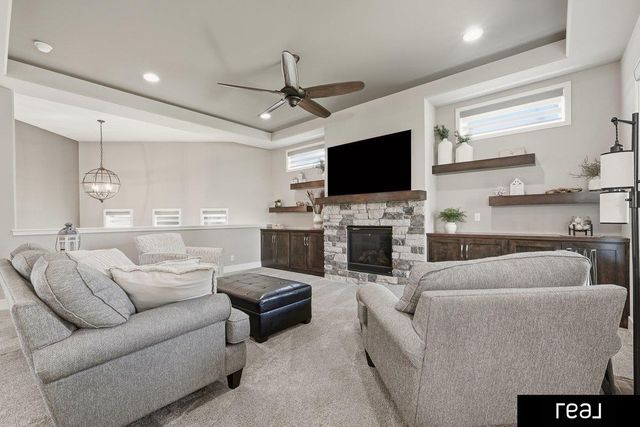 21803 I Street, Omaha, NE 68022