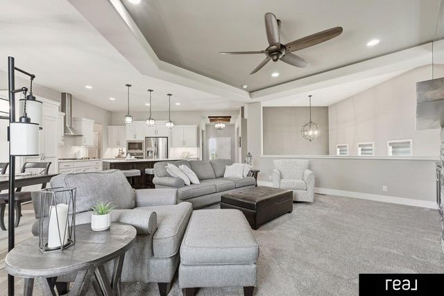 21803 I Street, Omaha, NE 68022