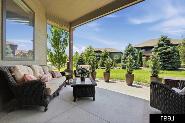 21803 I Street, Omaha, NE 68022